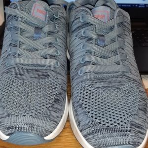 🚺 Ladies Sneakers  size 40